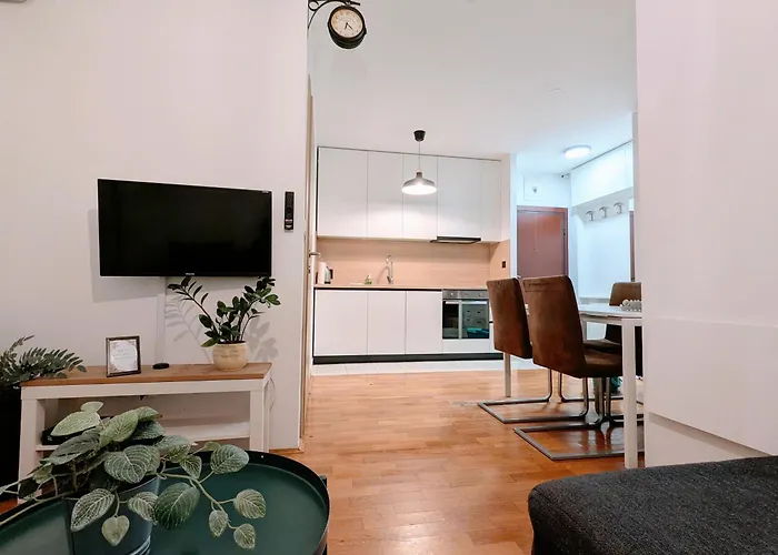 Doma-Lu Apartment-Near Airport And Highway- Free Parking